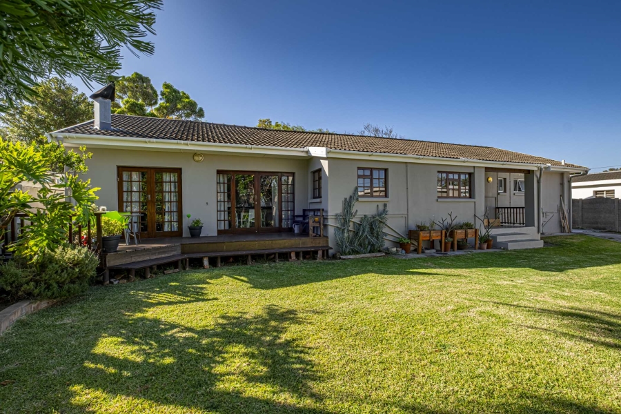 4 Bedroom Property for Sale in Framesby Eastern Cape